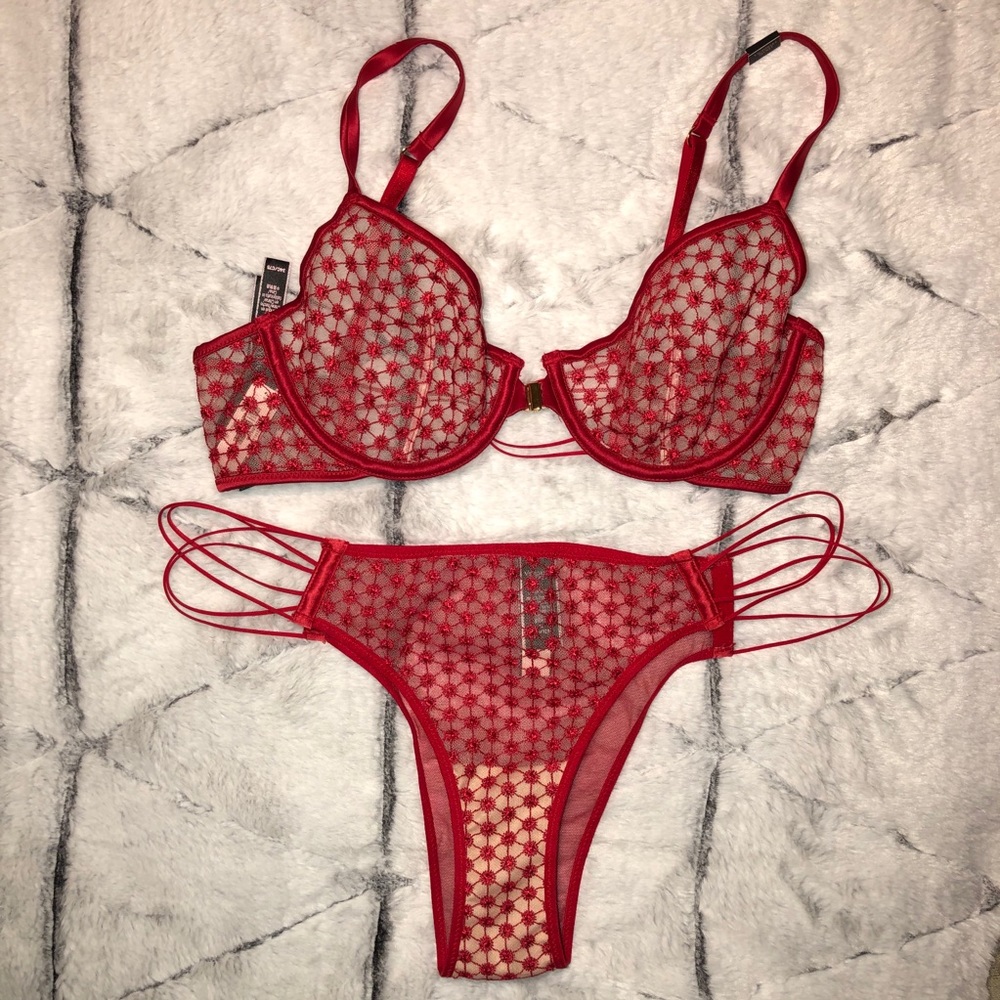 Victoria’s Secret bra 34C & pantie Medium set